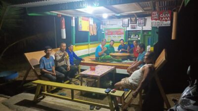 Warga Desa Beringin Makmur Rasakan Keamanan, Polsek Kerumutan Gelar Patroli Pos Kamling