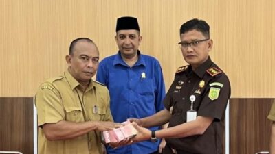 Kajari Terima Pengembalian Kerugian Negara Dalam Penyelidikan Dugaan Tipikor di BAITUL MAL Bireuen