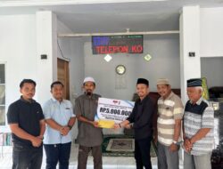 Kepedulian Nyata Direktur Utama PT Gren Palma Riau Jaya, Pebriyan Winaldi Berikan Bantuan Tunai Mesjid Nur Hidayah di Kampung Pinang Perhentian