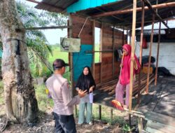 Sambangi Warga, Bhabinkamtibmas Pangkalan Kerinci Ajak Aktif Jaga Kamtibmas