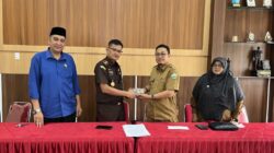 Kejari Bireuen Terima Pengembalian Kerugian Keuangan Negara Dalam Penyelidikan Dugaan Tindak Pidana Korupsi Baitul Mal
