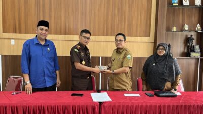 Kejari Bireuen Terima Pengembalian Kerugian Keuangan Negara Dalam Penyelidikan Dugaan Tindak Pidana Korupsi Baitul Mal