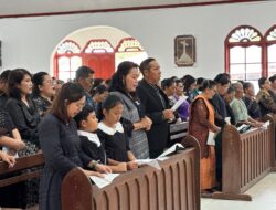 Bupati Taput Gaungkan Kebangkitan Salib Kasih Saat Ibadah Jumat Agung di HKBP Simorangkir
