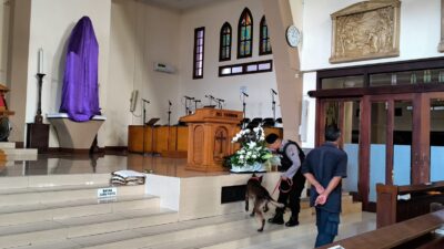 Polisi Sterilisasi Gereja di Probolinggo Kota Jelang Paskah, Libatkan Unit K9