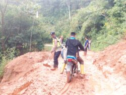 Longsor Susulan Tutup Akses Jalan di Rusip Antara, Polisi dan Warga Bergerak Cepat Lakukan Pembersihan