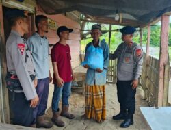 Brimob Kompi 2 Batalyon B Pelopor Satbrimob Polda Aceh Salurkan Bantuan Sembako kepada Warga Kurang Mampu