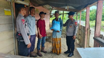 Brimob Kompi 2 Batalyon B Pelopor Satbrimob Polda Aceh Salurkan Bantuan Sembako kepada Warga Kurang Mampu