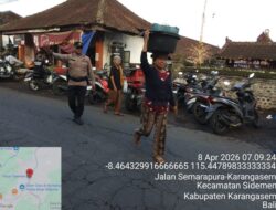 Cegah dan Antisiapsi Kemacetan, Polsek Sidemen Gaktur Lalin di Depan Pasar Sideman