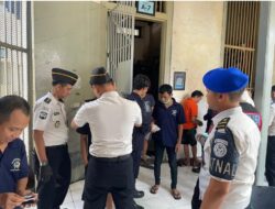 Perkuat Keamanan Jelang Hari Bhakti Pemasyarakatan, Lapas Kelas IIA Sidoarjo Bersama Kepolisian Intensifkan Razia Hunian Warga Binaan