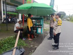 Pastikan Situasi Wilayah Kondusif dan Aktivitas Masyarakat Berjalan Lancar, Polsek Selat Rutin Gelar Patroli 