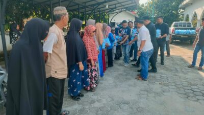 Berbagi Dalam Kegiatan”Jumat Berkah” PT.Green Palma Riau Jaya Bersama Polsek kampar Bantu Warga Kurang Mampu dan Santunan Anak Yatim