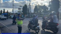 Pastikan Kelancaran dan Ketertiban Lalu Lintas, Personil Lantas Lakukan Gatur Lalin di Ktl 2