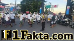 Pastikan Upacara Penyineban Berjalan Lancar, Personel Polsek Berikan Pengamanan di Sekitar Pura Pesamuhan