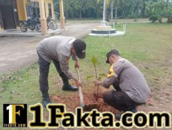 Dukung Program Green Policing Bapak Kapolda Riau, Polsek Ukui Tanam Pohon