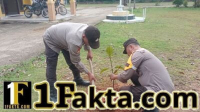 Dukung Program Green Policing Bapak Kapolda Riau, Polsek Ukui Tanam Pohon
