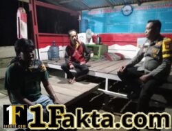 Patroli Malam, Polisi Kerumutan Sambangi Pos Kamling Warga