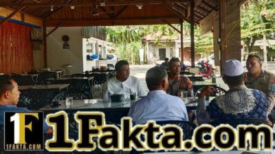 Dialog Santai di Warung Kopi, Kapolsek Darul Aman Serap Aspirasi Warga