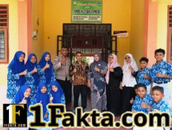 Literasi Digital Digencarkan, Kanit Binmas Polsek Idi Rayeuk Sosialisasi Aplikai E-Learning Kepada Pelajar