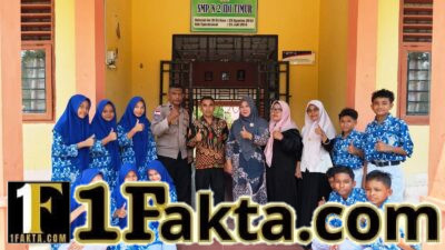 Literasi Digital Digencarkan, Kanit Binmas Polsek Idi Rayeuk Sosialisasi Aplikai E-Learning Kepada Pelajar