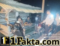Tingkatkan Keamanan Wilayah Hukumnya, Polsek Selat Intensifkan Giat Blue Light Patrol 