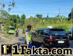 Satuan Lalulintas Polres Karangasem Berikan Pengamanan Persembahyangan Ida Betara Turun Kabeh