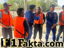 Satpolairud Polresta Barelang Gelar Sambang Dialogis, Sosialisasikan Penggunaan Life Jaket kepada Crew Kapal Motor Kayu di Pelabuhan Rakyat Tanjung Uma