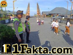 Pastikan Pemedek Penyineban karya IBTK Pura Besakih Berjalan Lancar,  Personil Polsek Rendang Berikan Pengamanan 