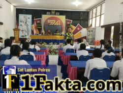 Melalui Program Police Goes To School” Safety Riding, Sat Lantas Polres Karangasem Sosialisasikan Etika Berkendara kepada Siswa Siswi SMP N 5 Amlapura
