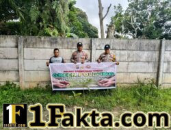 Polisi Tanam Bibit Pohon Manggis di Asrama Polsek Pangkalan Kuras, Dukung Program Green Policing