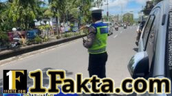 Cegah dan Antisipasi Lakalantas Kalangan Pelajar, Anggota Lantas Polres Karangasem Sebrangkan Siswa Siswi SMP N 2 Amlapura