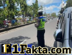 Cegah dan Antisipasi Lakalantas Kalangan Pelajar, Anggota Lantas Polres Karangasem Sebrangkan Siswa Siswi SMP N 2 Amlapura