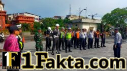 Menciptakan Ketertiban dan Kelancaran Kendaraan, Babinsa 1611-07/ DenBar turun lokasi 