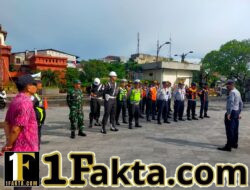 Menciptakan Ketertiban dan Kelancaran Kendaraan, Babinsa 1611-07/ DenBar turun lokasi 