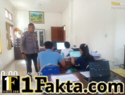 Bhabinkamtibmas Sambangi Kantor Desa, Sampaikan Pesan Kamtibmas kepada Seluruh Staf Desa