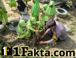 Dukung Program Kapolda Riau, Polsek Kerumutan Hijaukan Sekolah di Bukit Garam