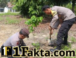 Polsek Bunut Rawat Bibit Pohon, Dukung Program Green Policing di Pelalawan