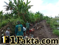 Panas Tak Menghalangi Semangat Personel TMMD Bangun Irigasi untuk Petani Lombok Timur