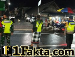 Pastikan Kelancaran Lalu Lintas dan Keamanan, Petugas Gabungan Kawal Ketat Ritual Nganyut di Bali