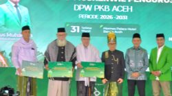 Gus Muhaimin Iskandar Serahkan 10 Tiket Umrah untuk Ulama Besar Aceh