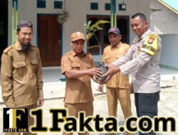 Polsek Kerumutan Tanam Bibit Manggis di Pelalawan, Dukung Program Penghijauan Polda Riau