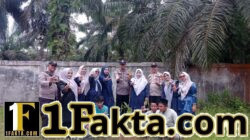 Polsek Pangkalan Kuras Tanam Bibit Manggis dan Sosialisasikan Green Policing di Sekolah