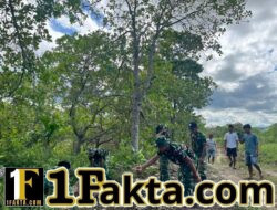 Kebersamaan TNI dan Warga, Jalan Desa Umbu Wangu Dibersihkan