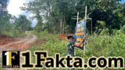 Satgas TMMD ke-128 Bersama Warga Lanjutkan Pembersihan Jalan di Umbu Wangu