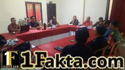 Gerak Cepat Atasi Sampah, Babinsa Batuaji Bersama Perangkat Desa Bahas Pemilahan Sesuai Edaran Bupati