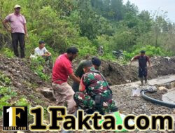Babinsa Koramil 01/Lut Tawar Gelar Karya Bakti Bersama Warga di Desa Mendale