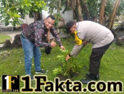 Penanaman dan Perawatan Bibit Pohon di Asrama Polsek Bunut
