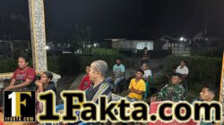 Hangat dan Penuh Kekeluargaan, TNI dan Warga Fata’atu Timur Nikmati Nonton Bareng