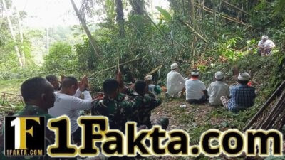 TNI Hadir di Tengah Tradisi, Danramil Baturiti Ikuti Prosesi Sakral Ngeruak Pembangunan Jembatan