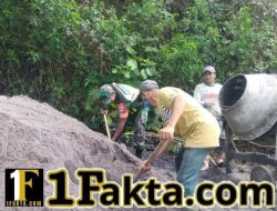 Perkuat Akses Pertanian, Babinsa dan Masyarakat Bewang Bangun Jalan Menuju Kebun
