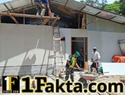 Wujud Kepedulian TNI, Babinsa Ketol Gotong Royong Renovasi Rumah Milik Warga